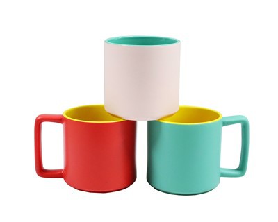 Kvadrat tutqichli keramik krujka